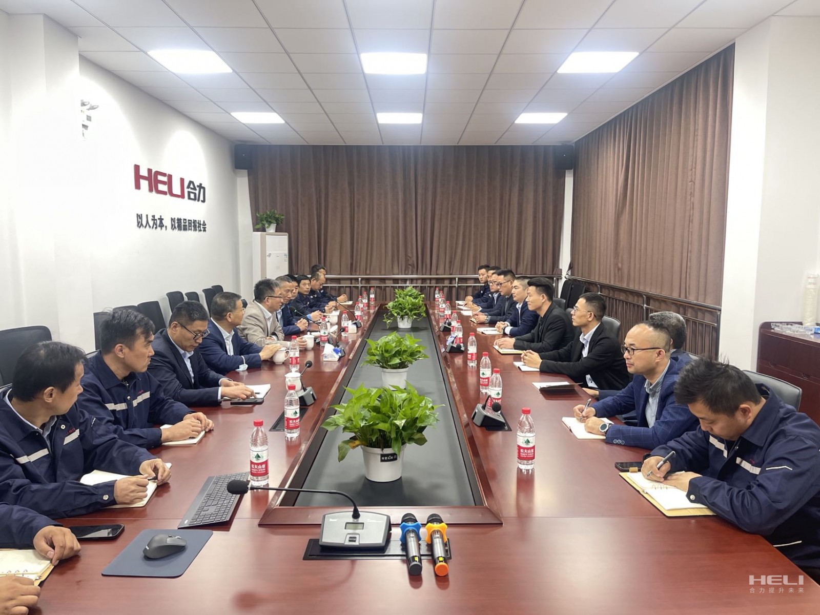 与上海EBET易博昆山、嘉定分公司员工交流座谈.jpg